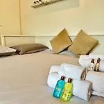 Apartment Near Airport - Loft Universita 4 Posti Letto *