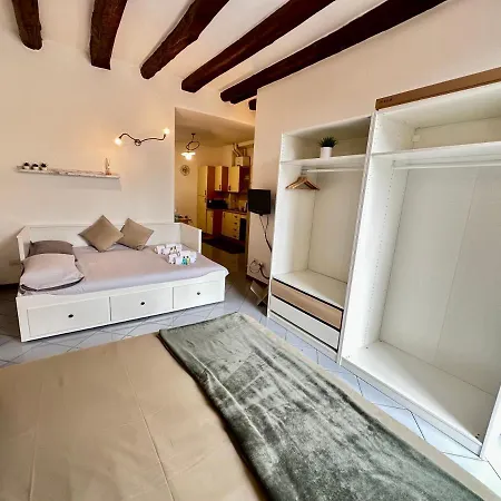 Lägenhet Near Airport - Loft Universita 4 Posti Letto *