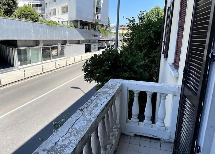 Near Airport - Loft Universita 4 Posti Letto Апартаменты *